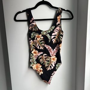 Floral / Hawaiian print Bodysuit